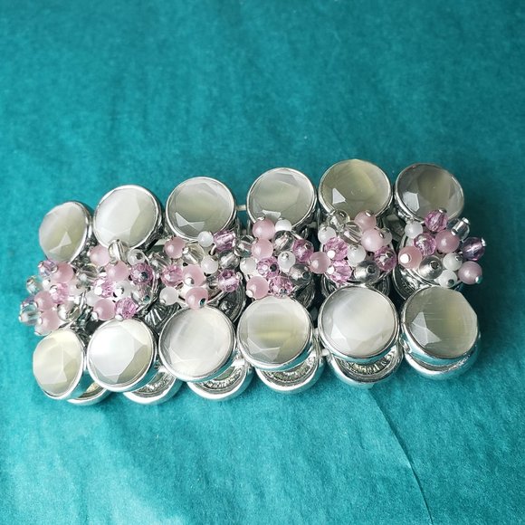 2/15$ Banana republic bracelet white and pink - Picture 1 of 4